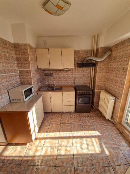 Direct proprietar - Garsoniera spatioasa, decomandata, Piata Muncii la metrou