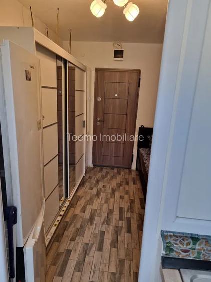 Garsoniera / decomandata / 24 mp / AC / metrou aproape / 1 Decembrie - 6