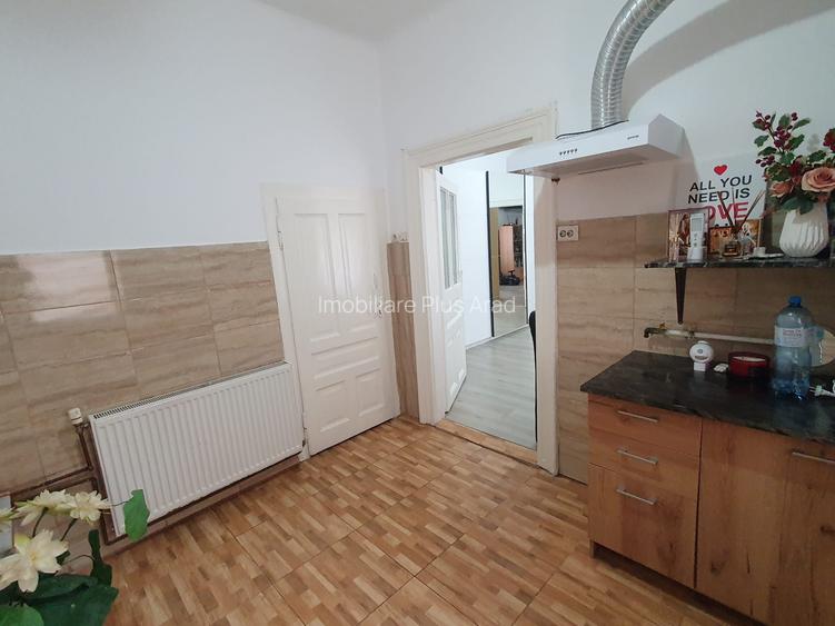 Vand apartament la casa 2 camere central Piata Catedralei - 9