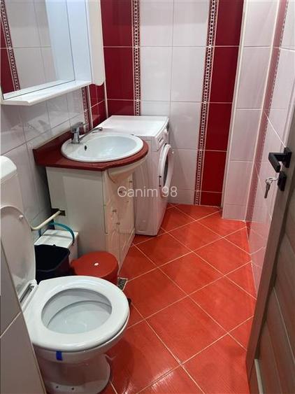 Apartament 3 camere de inchiriat , zona Scoala nr 2- Piata Moldovei decomandat , - 6