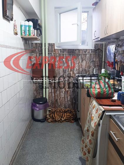 Dristor, Ramnicu Valcea, Scoala Mihai Botez - 4