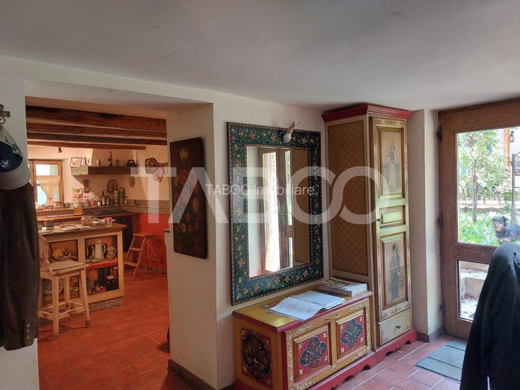 Casa de vanzare specific sasesc si atelier pret avantajos Cisnadioara - 23