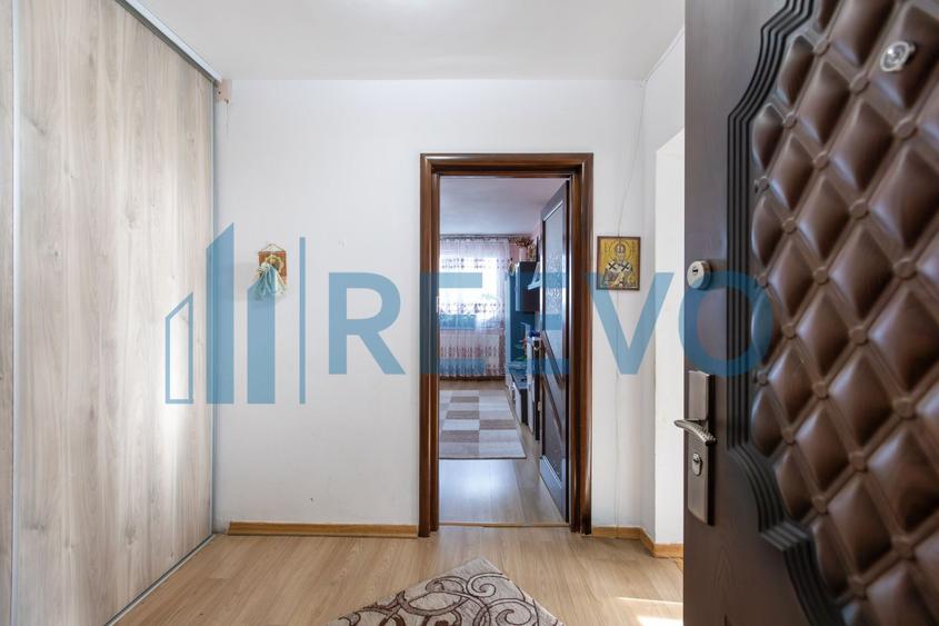 Apartament de vanzare cu doua camere, decomandat - str Cornisa Bistritei Bacau! - 2