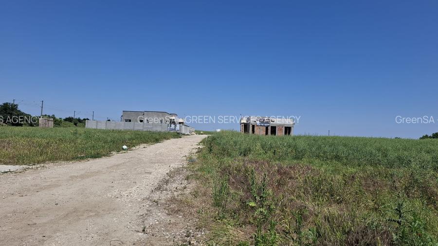 Ciutaci - Salciei, 800 mp, deschidere 40 m, drum 11 m, langa vile in constructie - 12