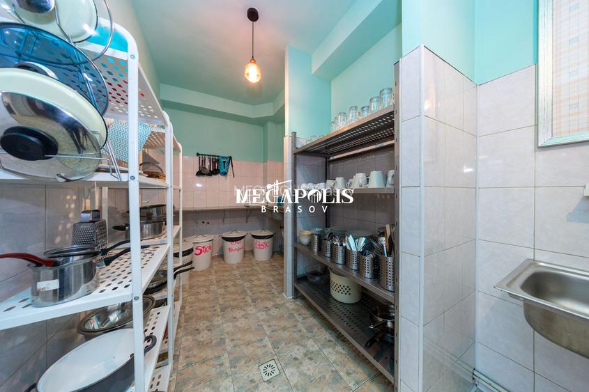 Pensiune de vânzare în Râșnov | 14 camere | 427 mp - 36