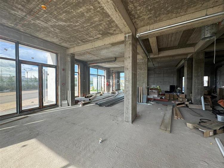 Sp com 195 mp, 7 locuri de parcare, 4 intrari, zona de Nord, bloc nou - 9