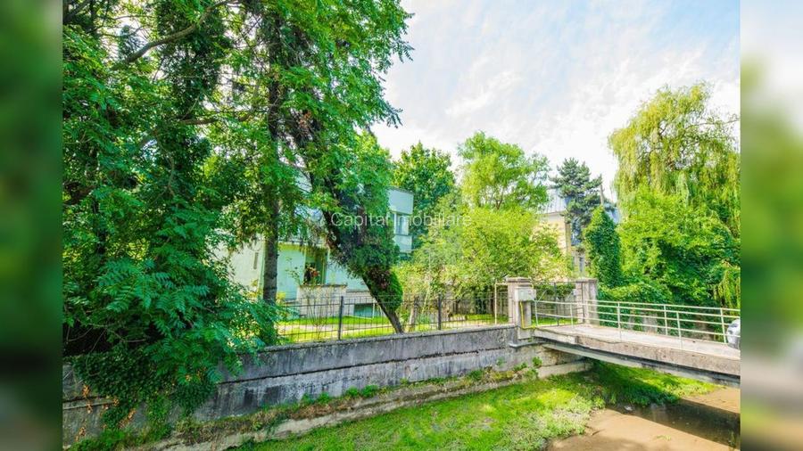 Teren generos și casă deosebită lângă Parcul Central - 13