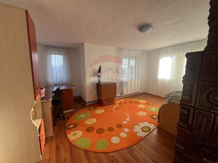 Casa cu 5 camere de vanzare in Priseaca 450 mp teren - 11