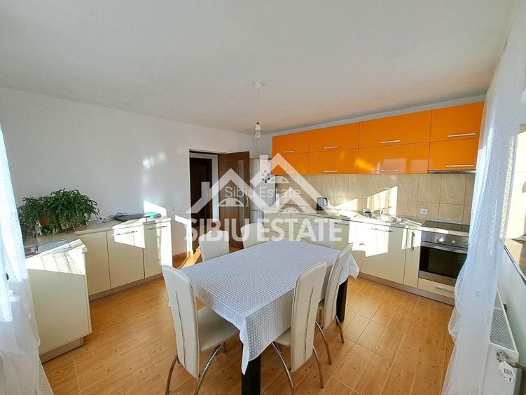 Casa Sibiu cu pivnita si garaj, curte mare - 3