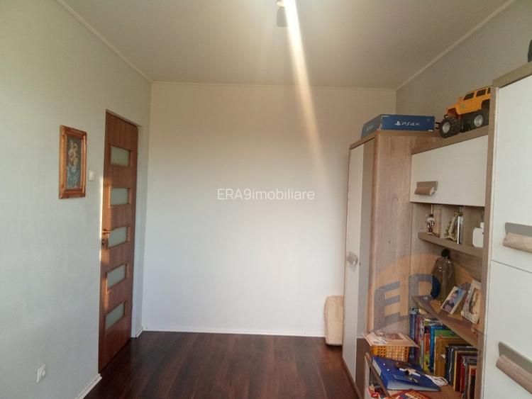 Apartament 4 camere,Bloc reabilitat ,Decebal, Str. Splaiul Crisanei - 4