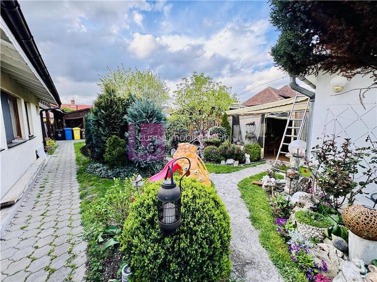 Casa de vanzare Piata Cluj | teren 336 mp | doua apartamente si anexe - 9