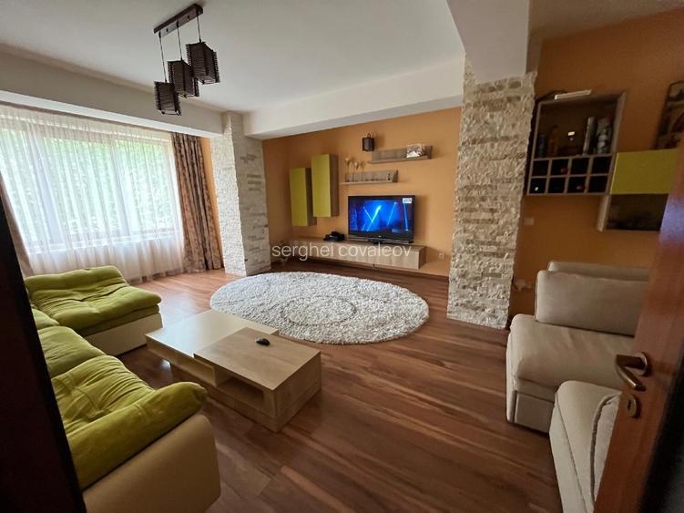 Închiriez apartament 3 camere cu garaj (2 locuri) - 2