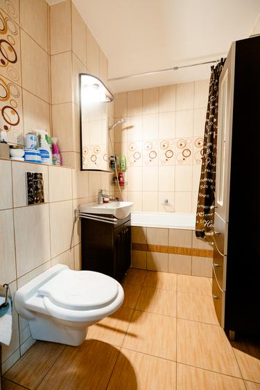 Apartament 5 camere, decomandat, centrala, etaj 2 - Miorita