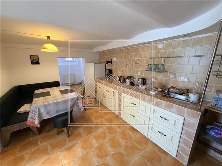 Casa de vanzare - Pensiune functionala, 250 mp - zona Alba Iulia
