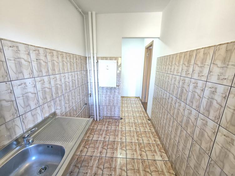 Vanzare Apartament 2 Camere semidecomandat Centrul Civic Str.Harmanului Etajul 3 - 14