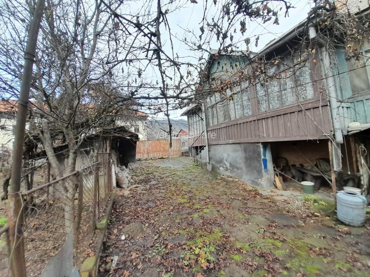 Casa traditionala cu anexe si gradina,Zona Nasaud - 10