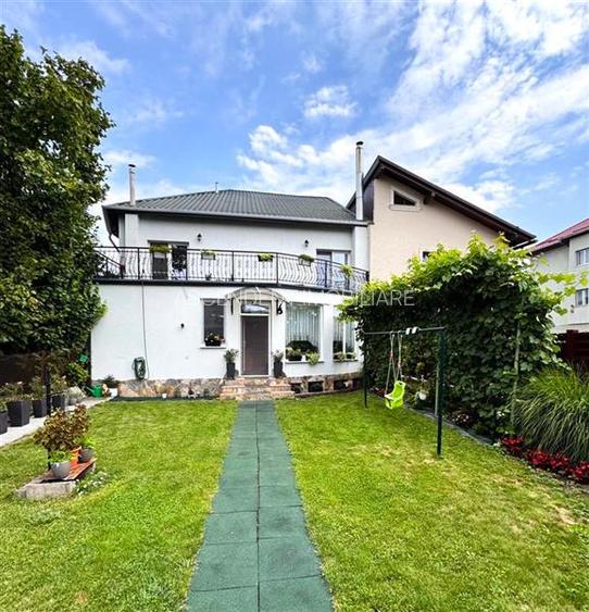 Casa in apreciabil potential,cu terase, curte,gradina echipata,2 pivnite,Str. Ro - 39