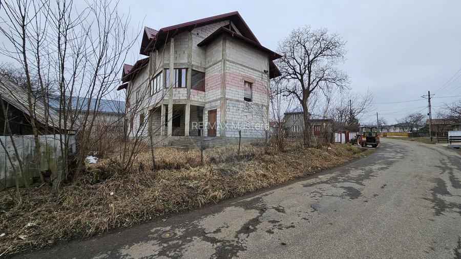 Casă / Vilă cu 12 camere, teren intravilan de 2869mp în Siminicea, SV - 4