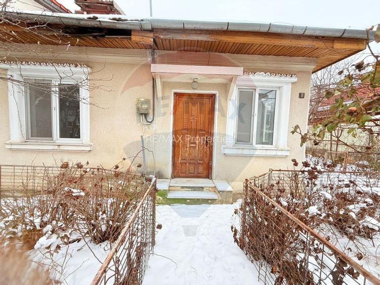 Casă de vanzare cu curte | 4 camere | Zona Gorjului | Teren generos - 23