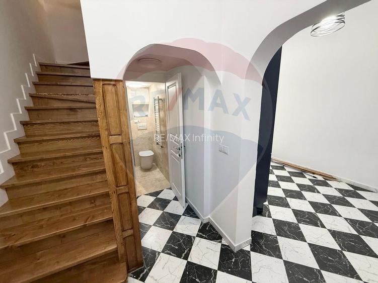 Apartament 4 camere, pe 2 niveluri si curte comuna în Centru - 14