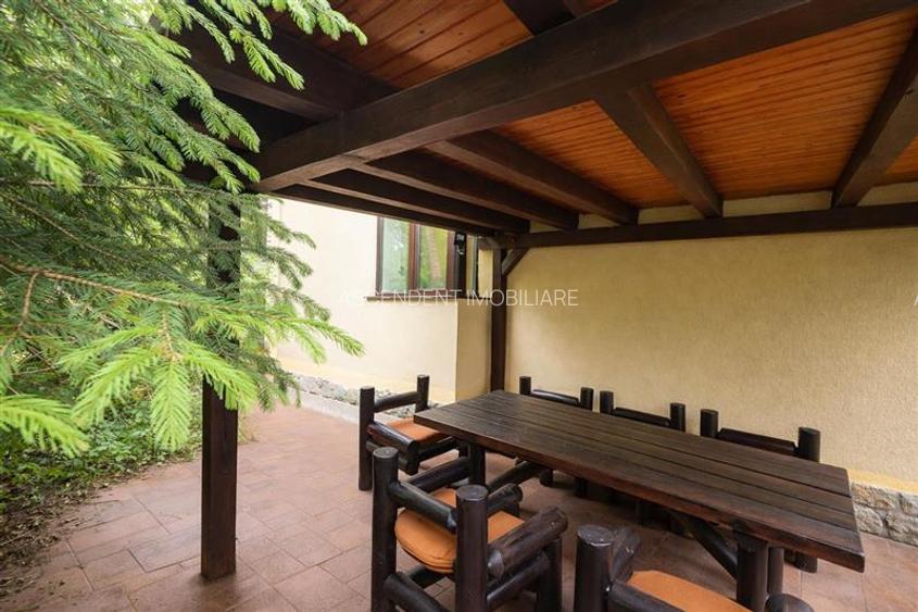 In ambientul statiunii Poiana Brasov,etaj1, 2bai,terasa la 360 grade,parcare asi - 10