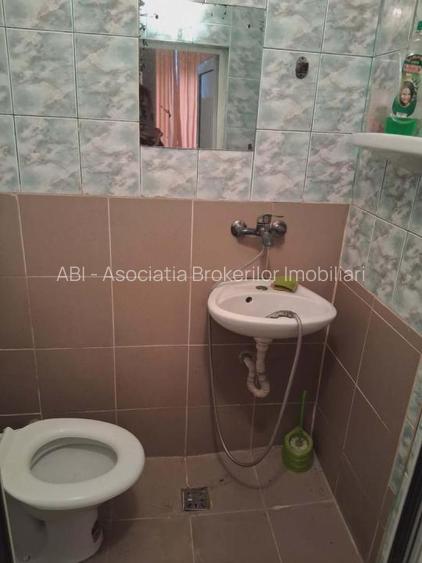 Razboieni-garsoniera de vanzare stradala - 10