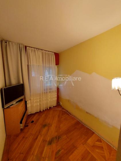 3 camere Vitan decomandat, an 1981, metrou, 62 mp, anvelopat - 3