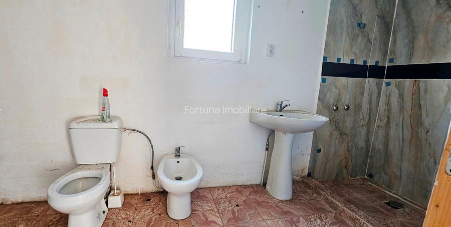 Casa situata in com.Girov - 11