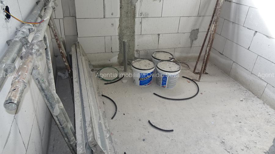 Vand casa in duplex in Deva, semifinisata, zona Garii (peste linia ferata), P+E - 8