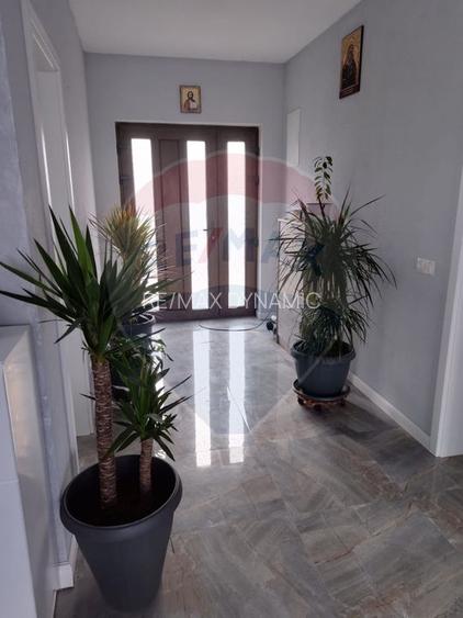 Casă/Vilă modernă de vânzare, 5 camere, în noul cartier din Macea Arad - 2