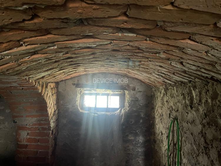 Casa veche cu sura zona linistita - 16