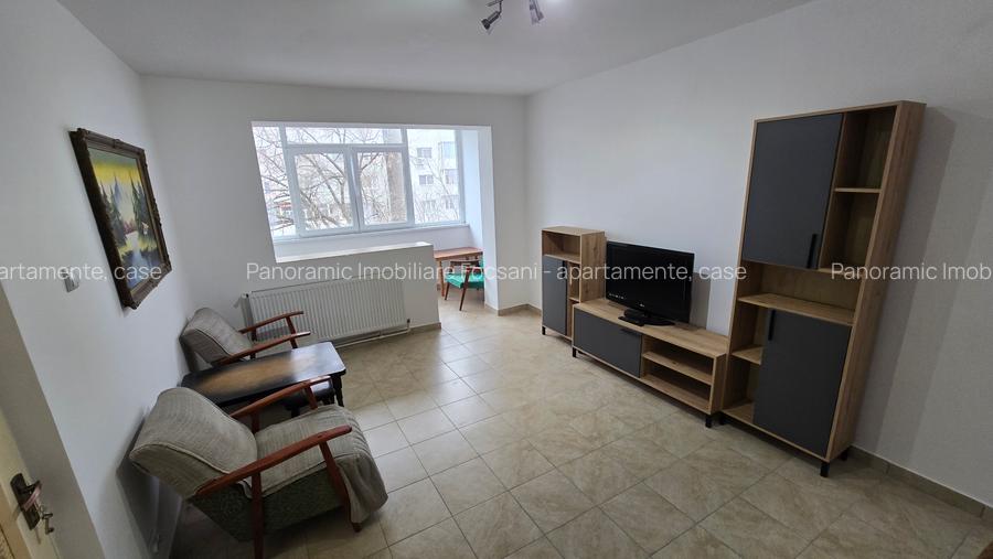 Apartament de vanzare  2 camere, renovat si mobilat complet,  central Focsani - 2