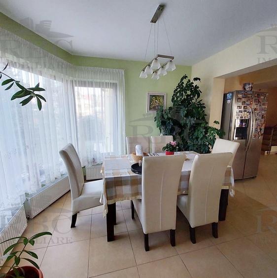 Casa cu piscina si teren 1400 mp in Chinteni