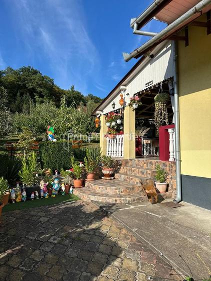 Casă spațioasă de vânzare – Corunca, zona Vatman - 11