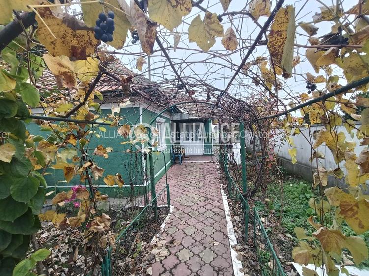 CUMPANA ( cod02) - Casa batraneasca 5 camere cu teren 491 mp - 2