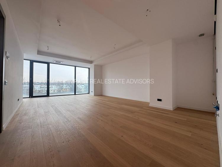 3 camere PREMIUM| 99.7 MP + 9.35 MP terasa - 2