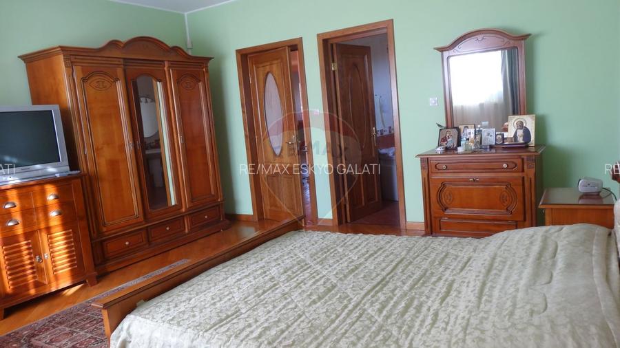 De VANZARE Casa spațioasă S+P+1E+M | Zona STIREX in Galati - 10