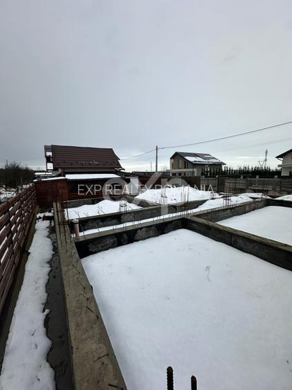 Teren 445 cu fundatie de casa mare + o Casuta locuibila moderna de 2 camere - 9