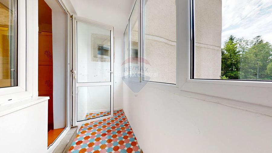 De închiriat: apartament 4 camere pe 2 nivele - 12