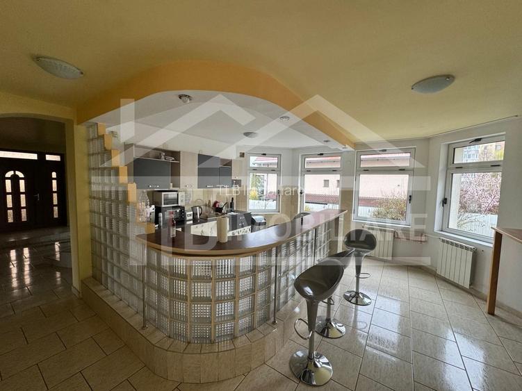 Vila cu 6 camere, 420mp,  teren 720mp, parcari, Zona Shopping City - 21