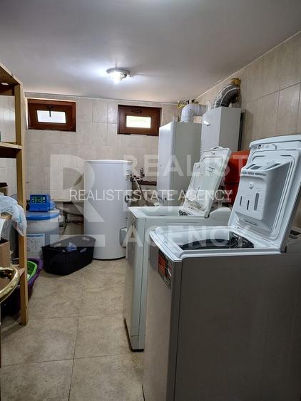 Vilă individuală 430 mp utili, teren 2.000 mp, panouri solare - 19