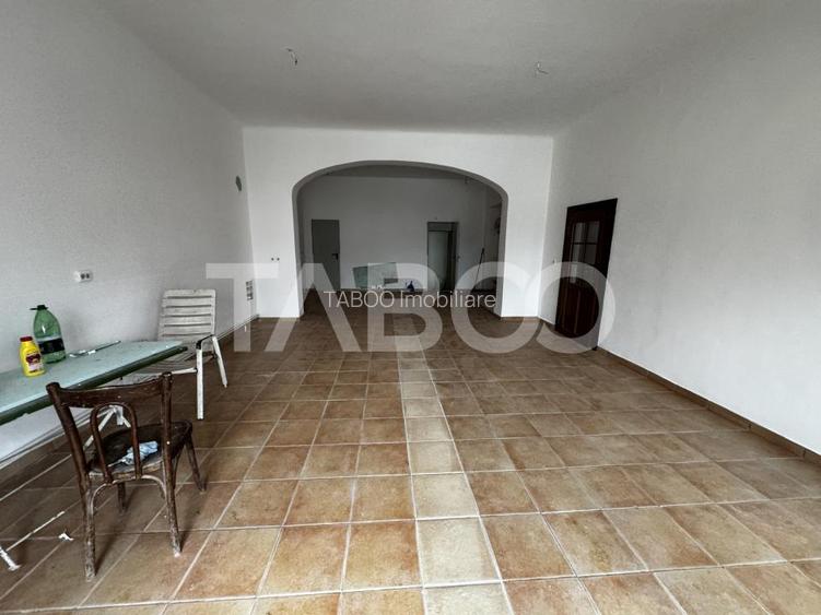 Spatiu comercial de inchiriat in centrul Cristianului cu vad bun - 3