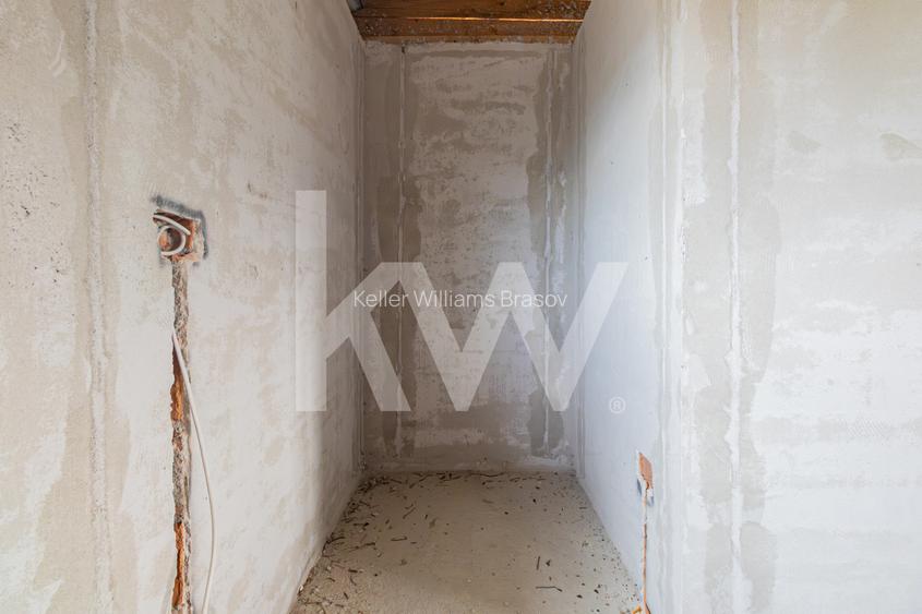 Casa singur in curte, la rosu, Izvor, Comision 0% - 12