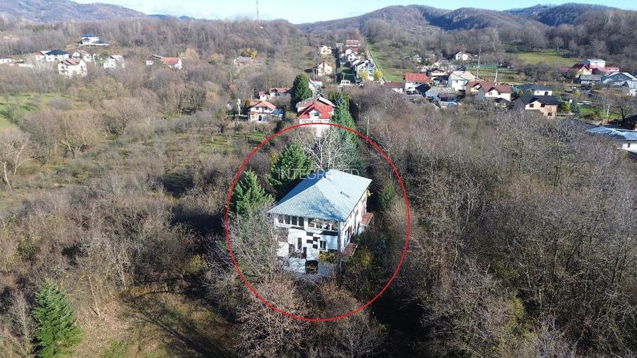 PUCIOASA, Imobil cu S+P+E - 564 m²  si teren - 1.737 m² - 2
