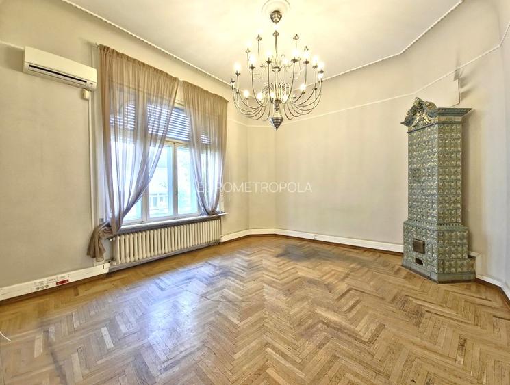 Vila cu arhitectura spectaculoasa Dacia - 11