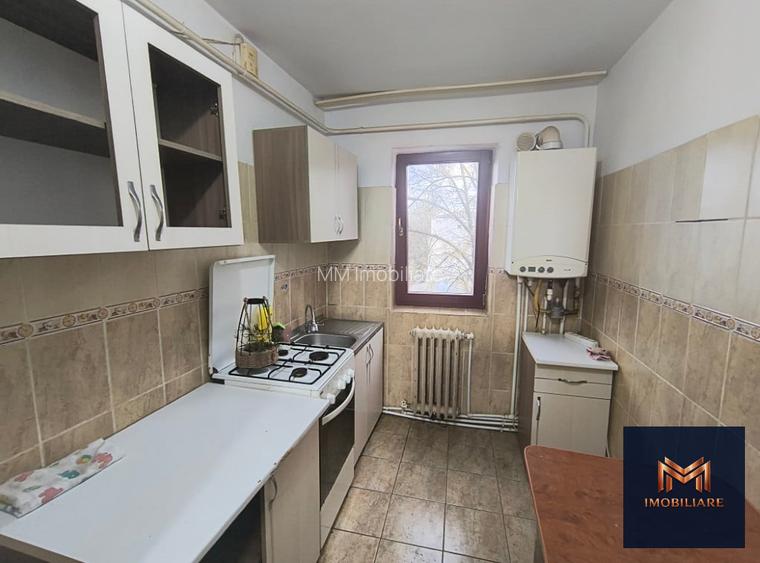 Apartament 2 camere, Zona Primaverii , etaj 4, semidecomandat - 37