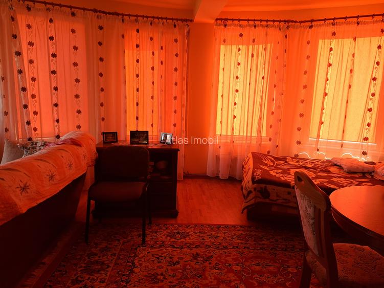 Casa-Vila ultrafinisata in regim D+P+E cu toate utilitatile cu 900 mp,teren - 12