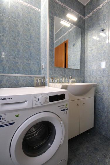 Aradului; decomandat, bucatarie inchisa. Parcare privata inclusa. - 19
