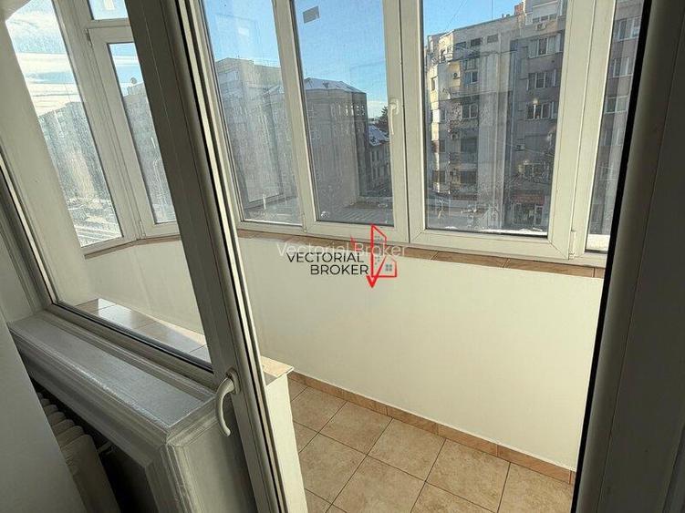 Apartamentt renovat,et.3/8 in bloc stradal Calea Mosilor Bd Carol - 11