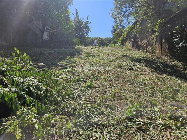 Teren , strada M. Sadoveanu, 7 ari. - 6